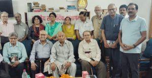 Read more about the article ‘मौसम-मौसम मन’ के विमोचन पर रचनाओं से लूटी वाहवाही