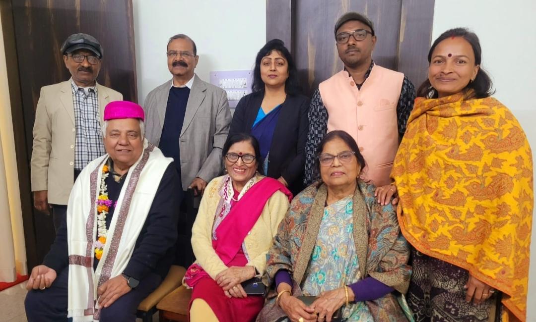 Read more about the article काव्य गोष्ठी से किया ख्याति प्राप्त गीतकार डॉ. मिश्र का स्वागत